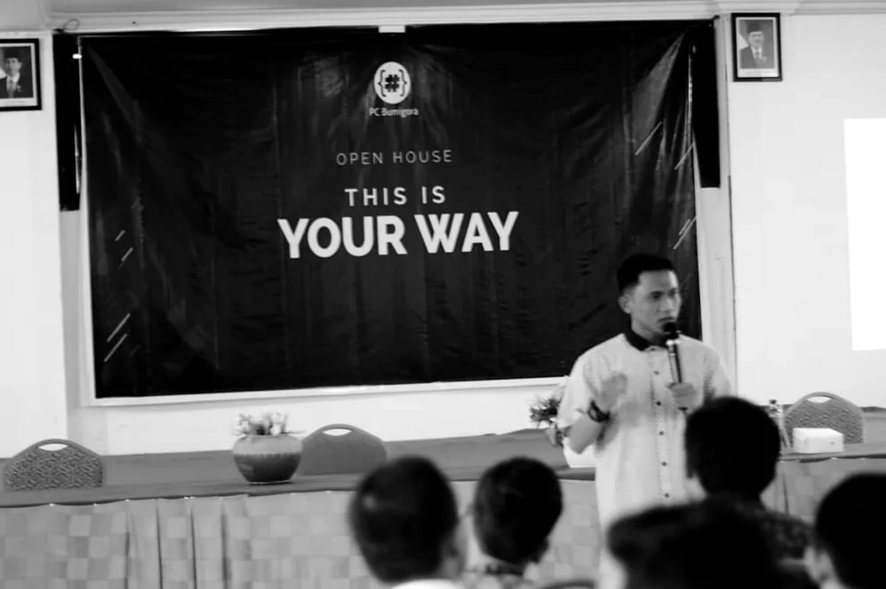 Roby Huzwandar — speaking & community